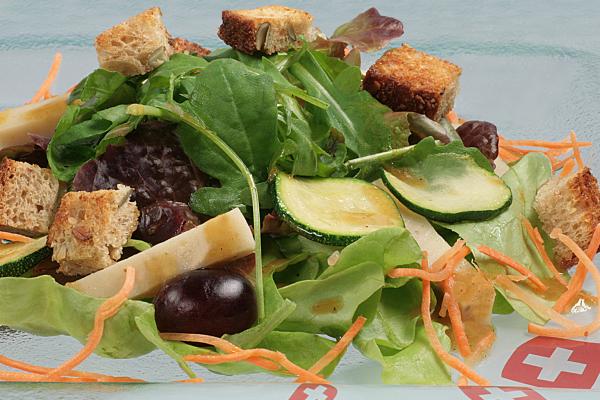 Blattsalat mit Trauben und No-Muh, Kräuter
  herbstlicher Leckerbissen ist dieser Salat. Er schmeckt herrlich fruchtig und würzig- 