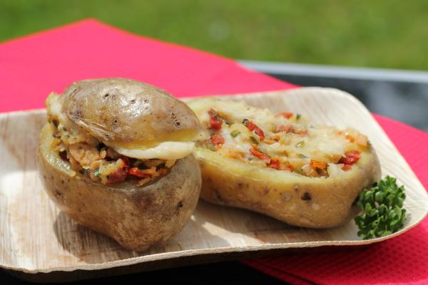 Gefüllte Kartoffeln mit Vegusto
 Kreatives Grillen mit Vegusto: Diese köstlich gefüllten Kartoffeln schmecken der ganzen Familie.