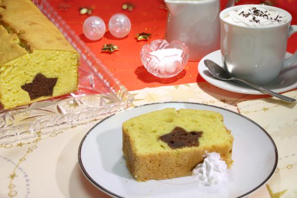Marmorkuchen mit MyEy
 Verwöhnen Sie Ihre Liebsten mit einem leckeren Marmor­kuchen mit einer inwendigen Überraschung! Die Schoko-Form im Kuchen kann je nach Saison angepasst werden, z.B. mit einem Osterhasen oder einer Blume.