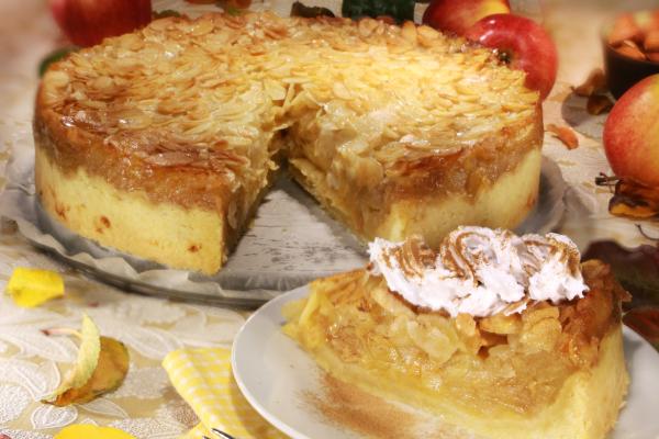 Apfel-Mandel-Torte mit Xylit\r\n <p>Die Besonderheit an dieser Apfel-Mandeltorte ist der grosse Anteil an gehobelten Apfelscheibchen, die die Torte saftig und fruchtig werden lassen. Zu Recht darf diese Torte als Dessert-Königin bezeichnet werden.</p>
